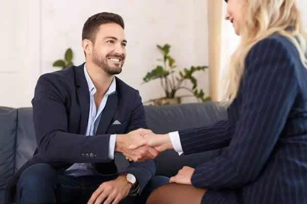 指紋鎖銷售多用數(shù)字說話，客戶才更信賴你 俗話說的好，擺事實(shí)、列數(shù)字，觀點(diǎn)才會(huì)更有力量。這就好像某某人吹噓自己多么多么有錢，但“有錢”只是個(gè)模糊的概念，是沒有辦法說服別人的。但如果把…