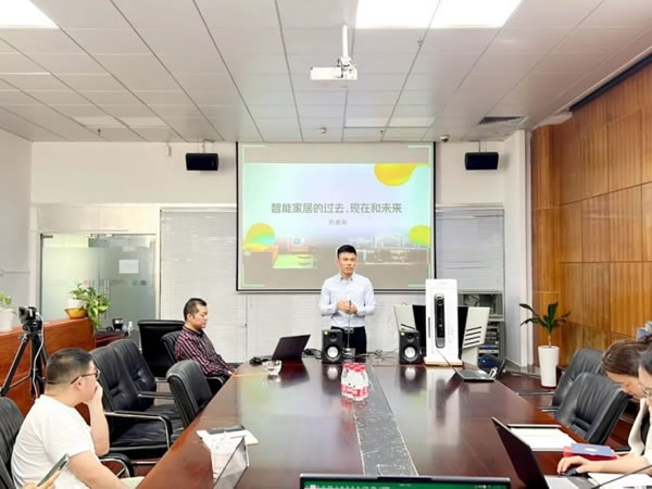 皇家金盾智能鎖董事長(zhǎng)劉建新受邀走進(jìn)北京大學(xué)_1