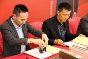 常戎傾情代言川誠(chéng)木門整裝